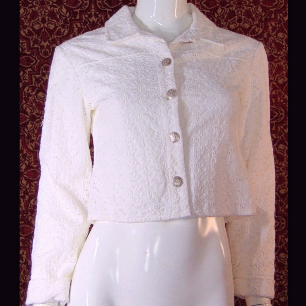 RANCH DRESSING white eyelet denim style jacket S⤵️📧